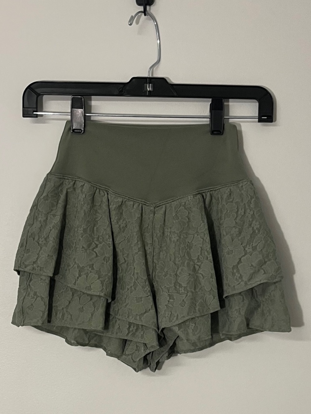 Aerie Offline Sage Lacy Ruffle Active Shorts Size XS - Picture 1 of 5